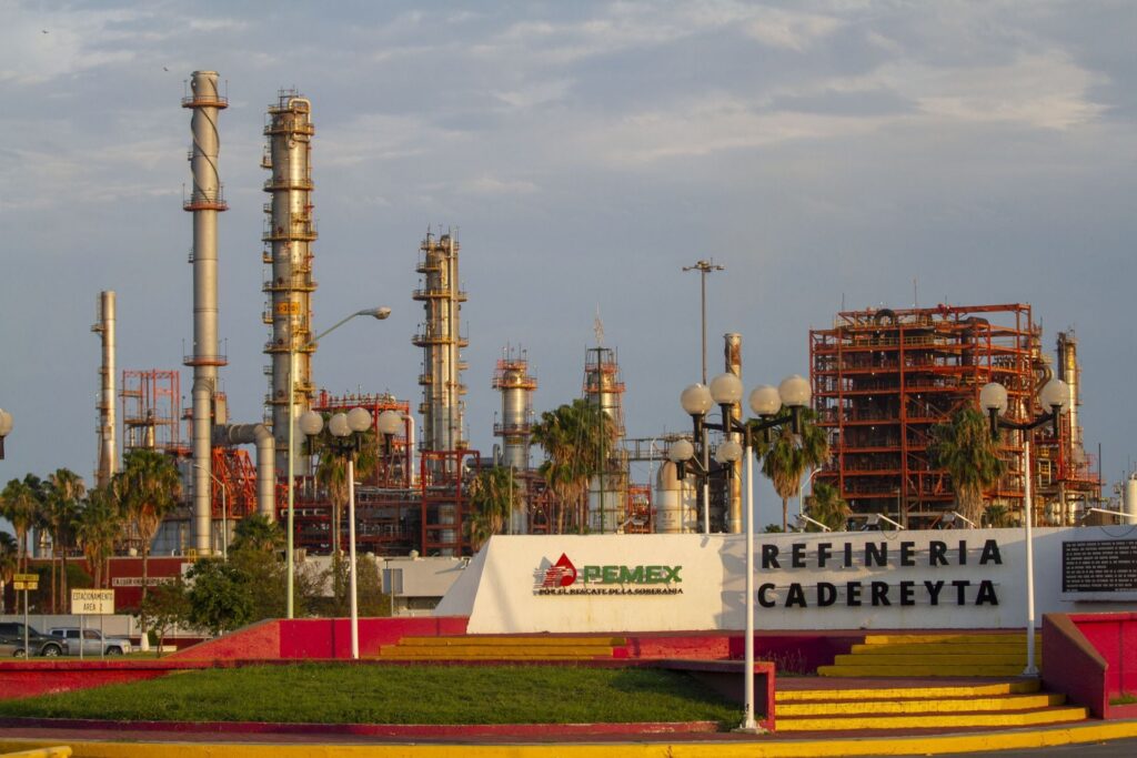 Pemex alcanza su mayor nivel de refinación en más de una década