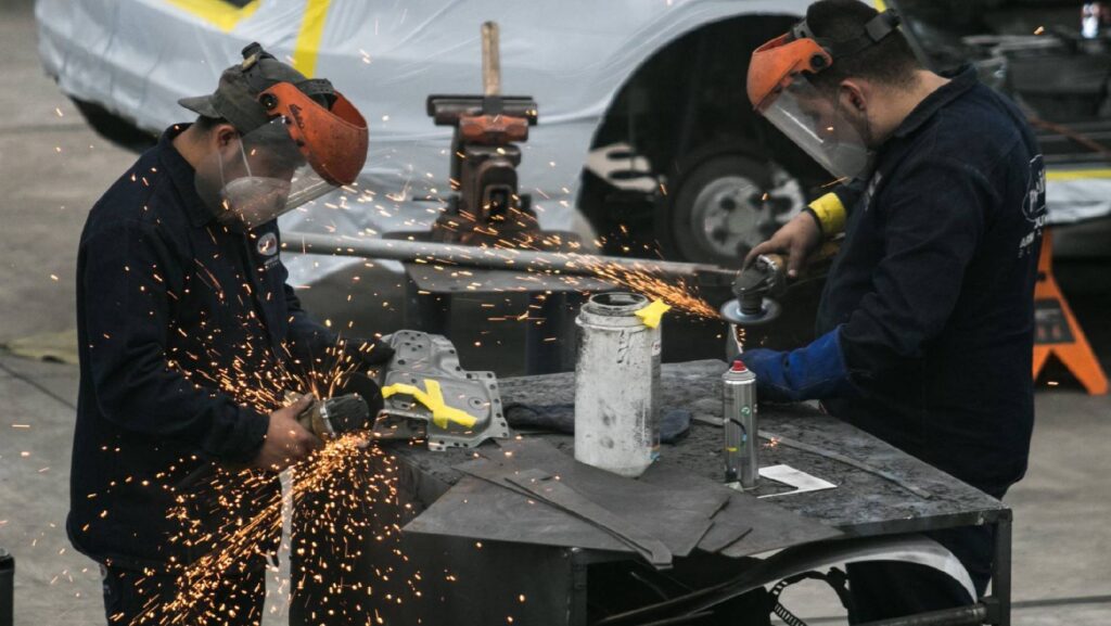 Aumenta producción manufacturera en México, pero persiste caída en empleo