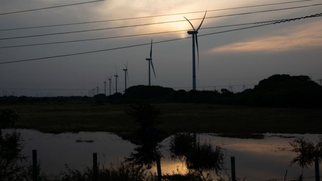 CFE planea 60 proyectos de energía renovable para 2026
