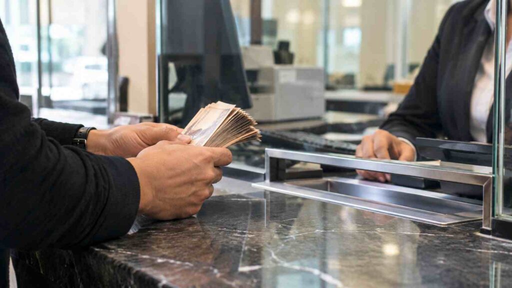 Depósitos en efectivo en bancos generan obligaciones informáticas