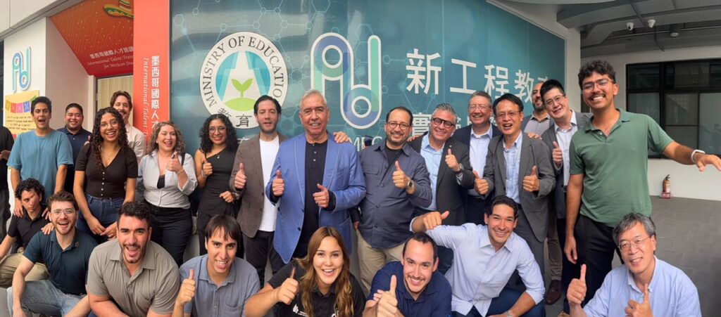 Estudiantes chihuahuenses se capacitan en Taiwán en inteligencia artificial y