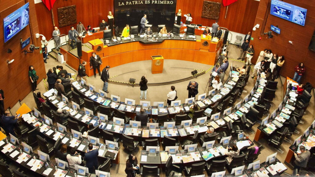 Senadores aprueban reforma al ISR con reserva para sector automotriz y gasolineros