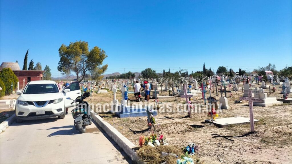 Ayuntamiento de Camargo otorga permisos para comerciantes en el Panteón durante el Día de