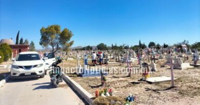 Ayuntamiento de Camargo otorga permisos para comerciantes en el Panteón durante el Día de