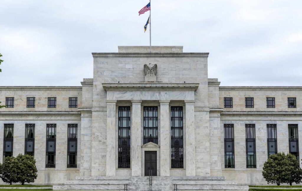 La FED mantiene tasas en 4% interanual y prioriza estabilidad de precios