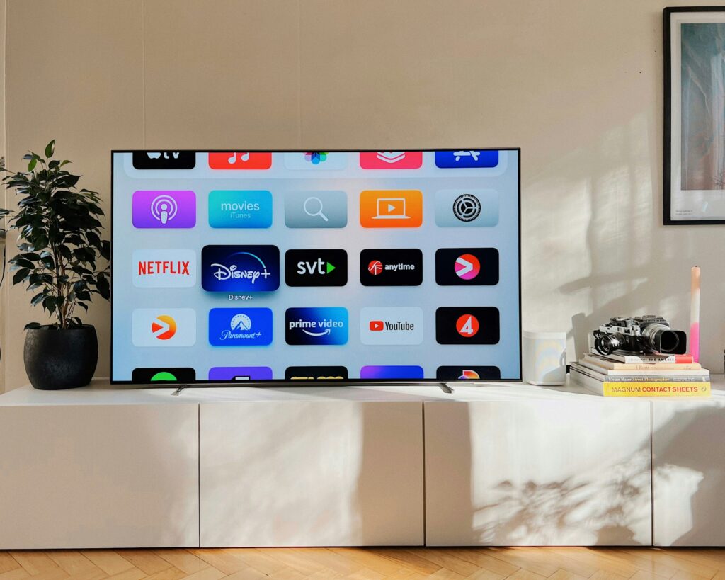 Usuarios emplean IA para eliminar anuncios en Smart TVs
